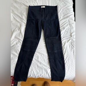 Gap dark wash jeans size 30